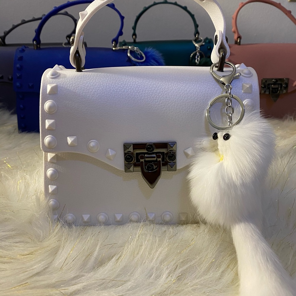 ⚠️used worn a few times⚠️Comes with fur keychain